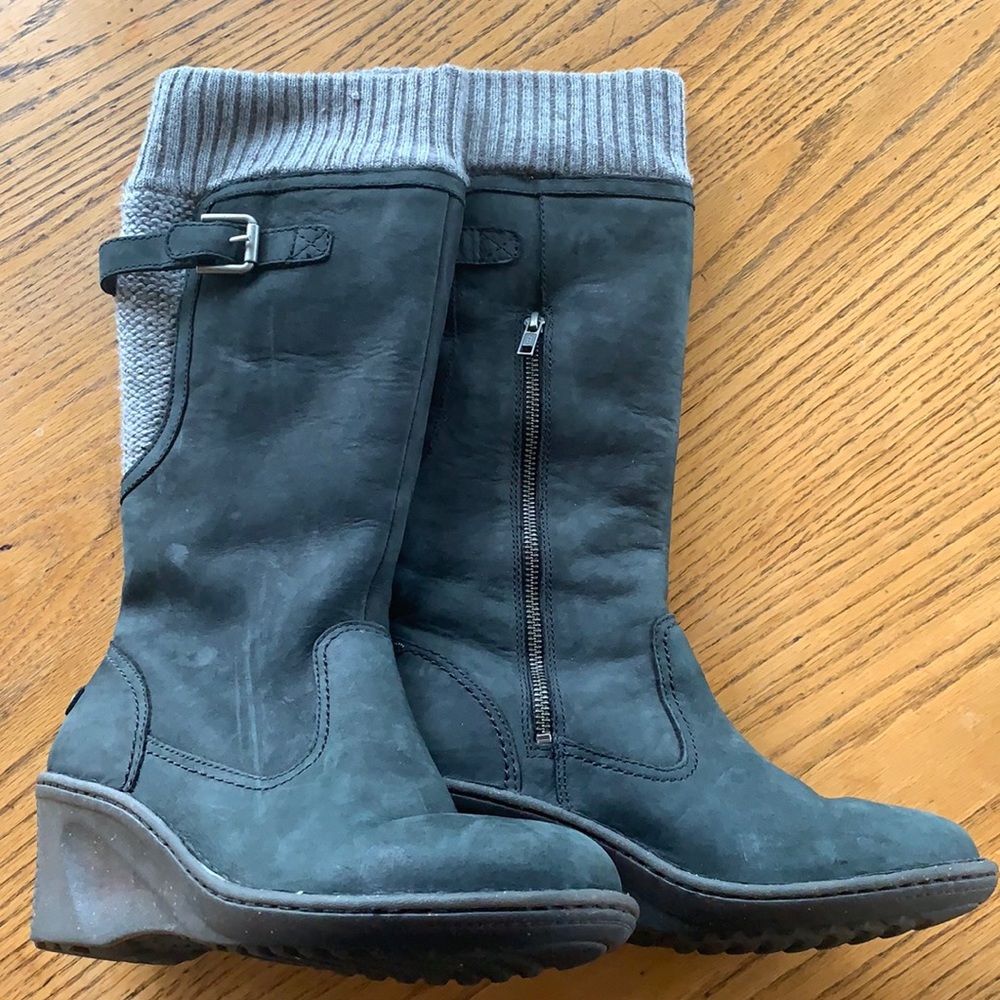 Ugg Skyfall gray wedge boot size 9